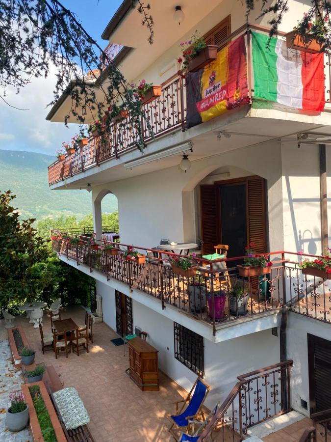 B&B Rox E Claudia Lugnola Exterior photo