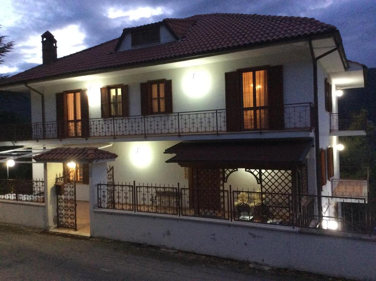 B&B Rox E Claudia Lugnola Exterior photo